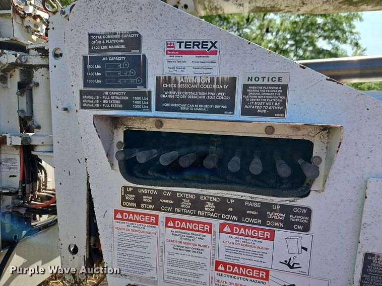 image for item EJ0074 1995 Mack RD bucket truck