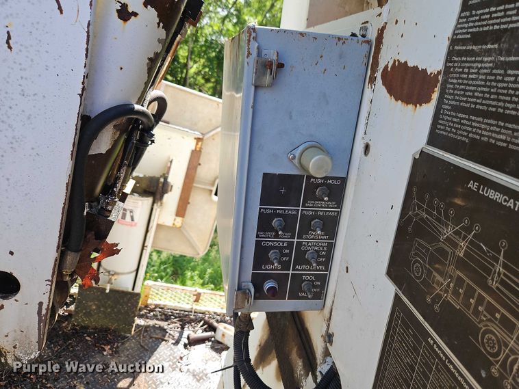 image for item EJ0074 1995 Mack RD bucket truck