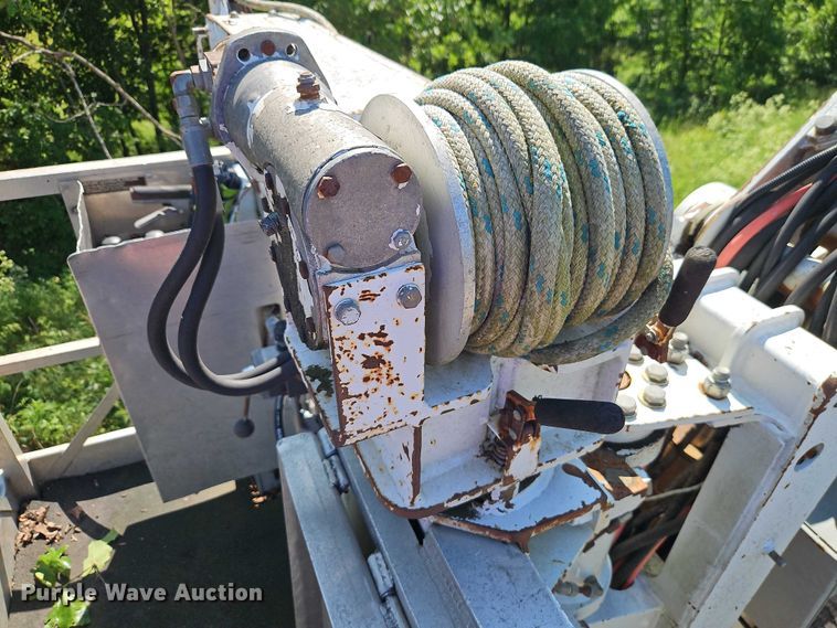 image for item EJ0074 1995 Mack RD bucket truck