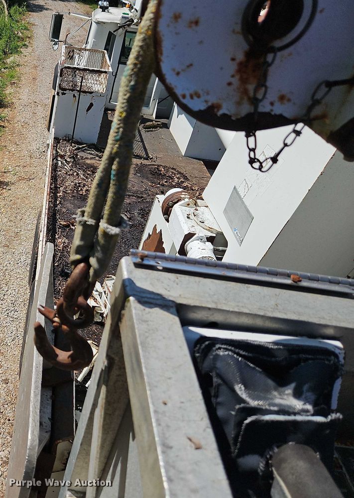 image for item EJ0074 1995 Mack RD bucket truck