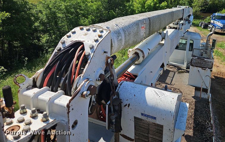 image for item EJ0074 1995 Mack RD bucket truck