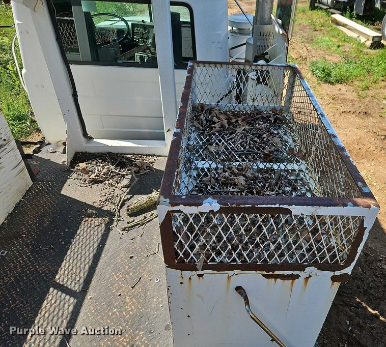 image for item EJ0074 1995 Mack RD bucket truck