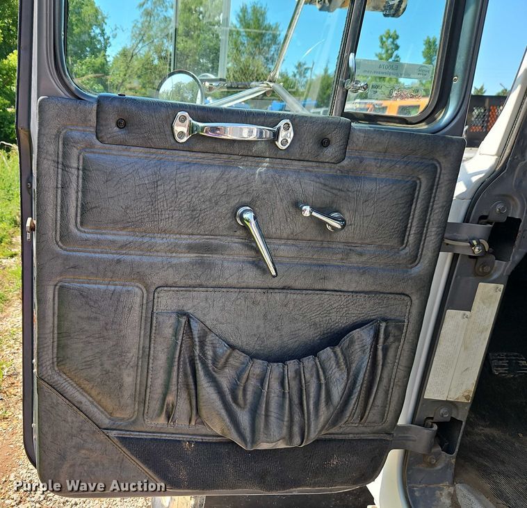 image for item EJ0074 1995 Mack RD bucket truck