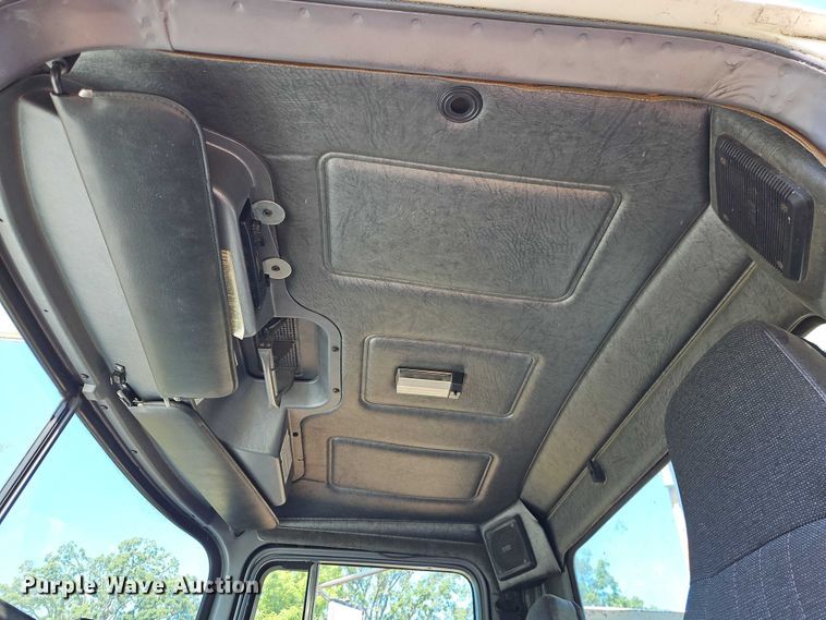 image for item EJ0074 1995 Mack RD bucket truck