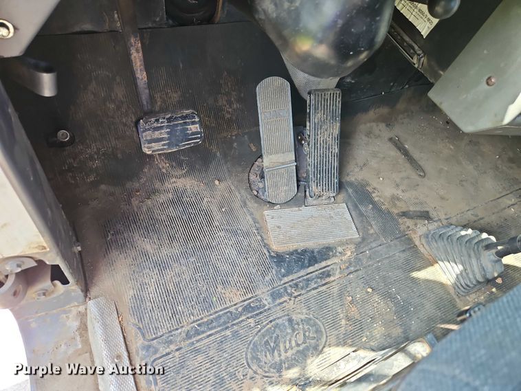 image for item EJ0074 1995 Mack RD bucket truck