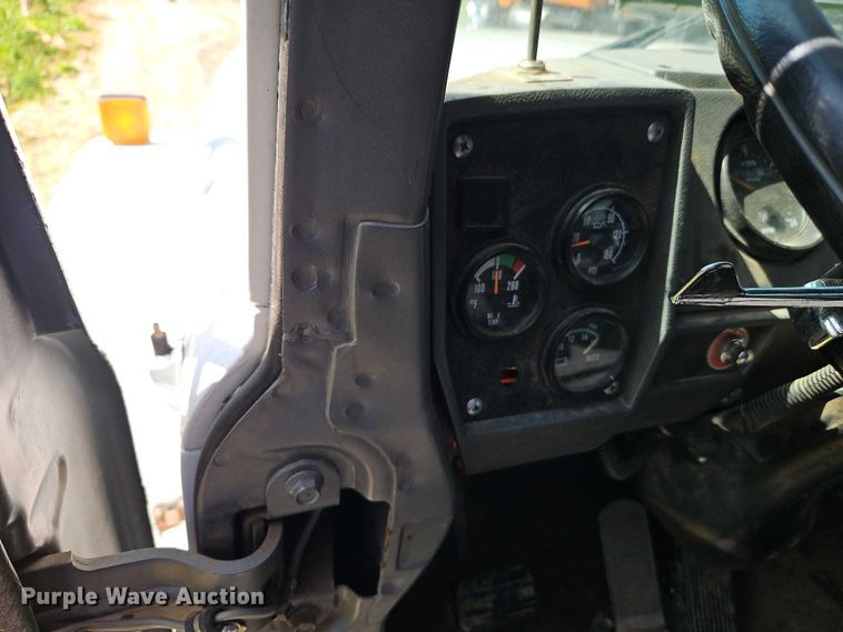 image for item EJ0074 1995 Mack RD bucket truck