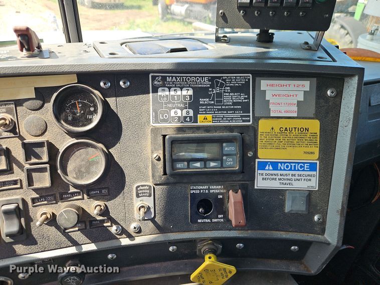 image for item EJ0074 1995 Mack RD bucket truck