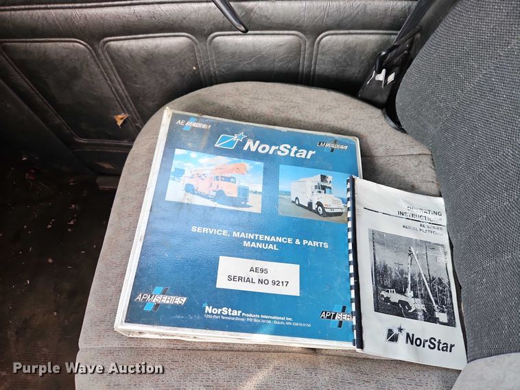 image for item EJ0074 1995 Mack RD bucket truck