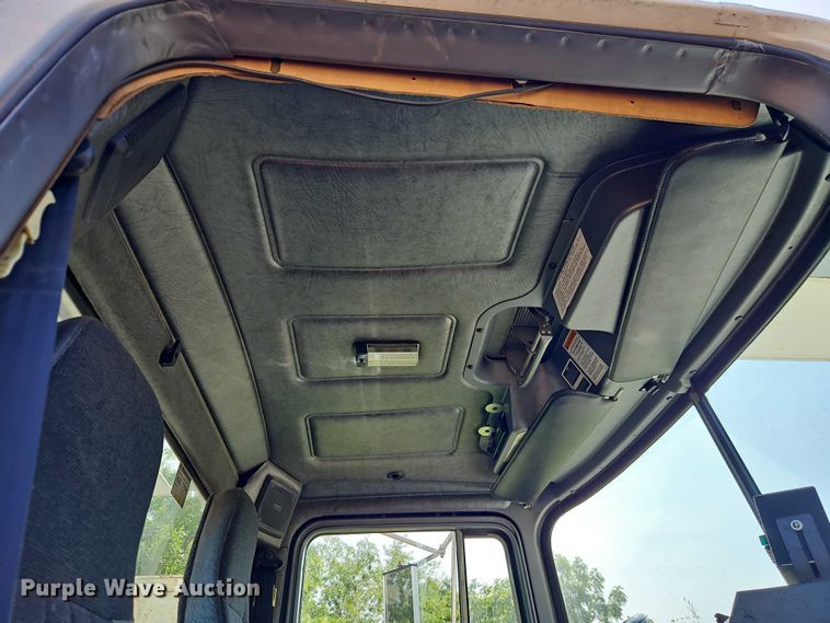 image for item EJ0074 1995 Mack RD bucket truck