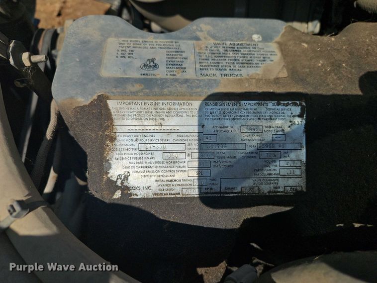 image for item EJ0074 1995 Mack RD bucket truck