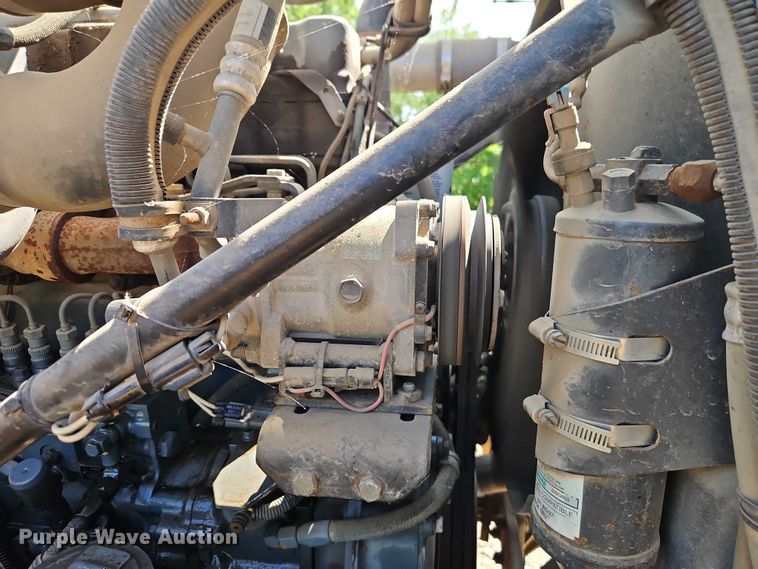 image for item EJ0074 1995 Mack RD bucket truck