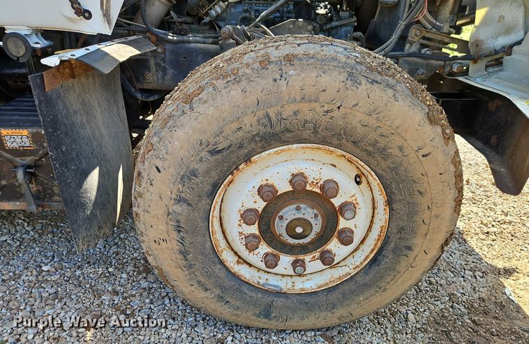 image for item EJ0074 1995 Mack RD bucket truck