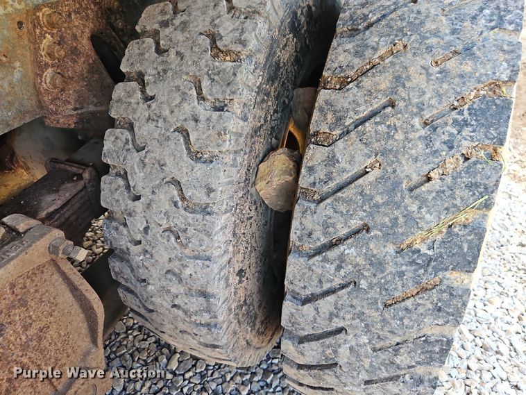 image for item EJ0074 1995 Mack RD bucket truck