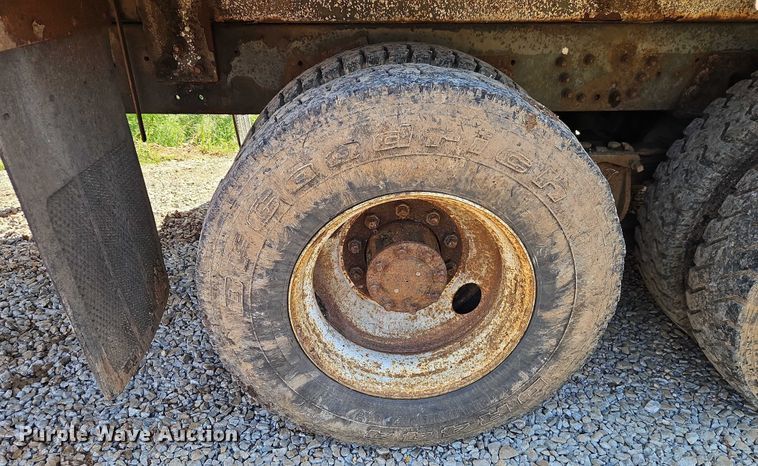 image for item EJ0074 1995 Mack RD bucket truck