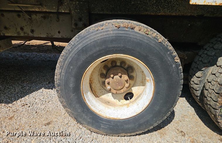 image for item EJ0074 1995 Mack RD bucket truck