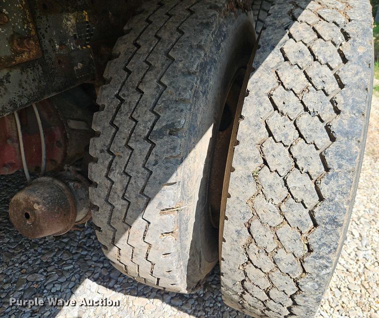 image for item EJ0074 1995 Mack RD bucket truck