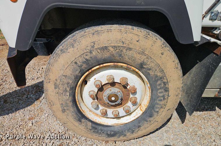 image for item EJ0074 1995 Mack RD bucket truck