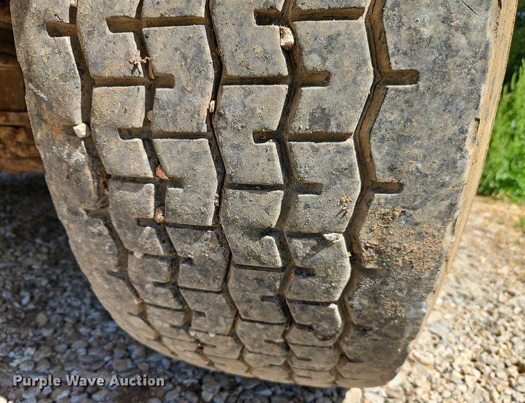 image for item EJ0074 1995 Mack RD bucket truck