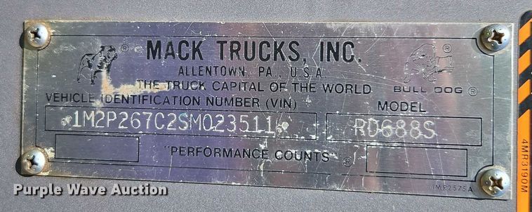 image for item EJ0074 1995 Mack RD bucket truck