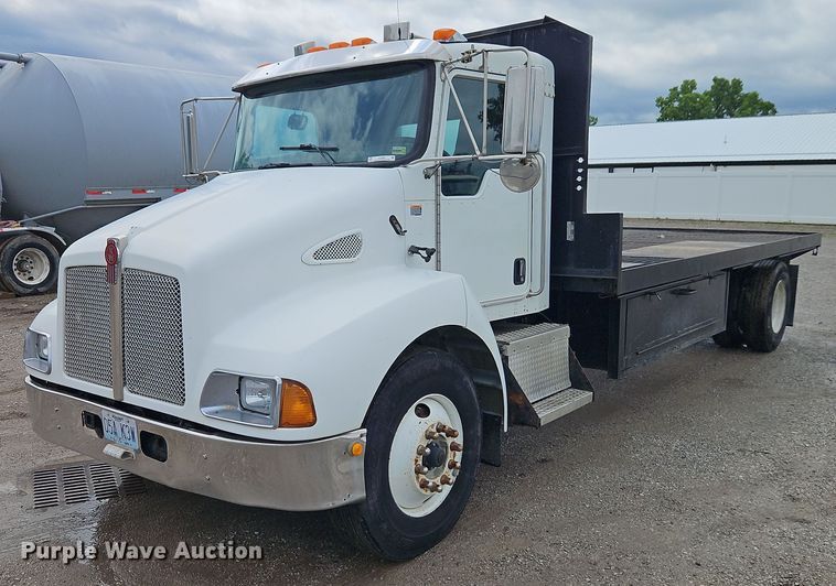 image for item EJ0086 2008 Kenworth T300 flatbed truck