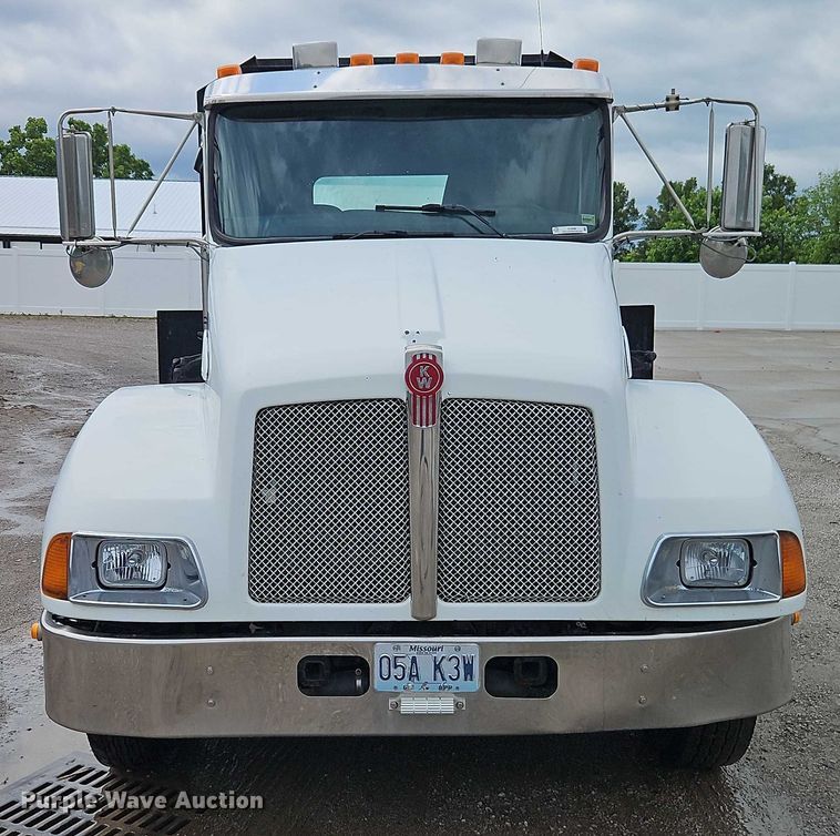 image for item EJ0086 2008 Kenworth T300 flatbed truck