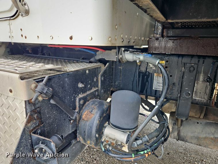 image for item EJ0086 2008 Kenworth T300 flatbed truck