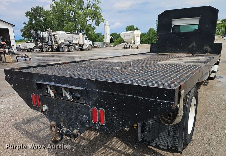 image for item EJ0086 2008 Kenworth T300 flatbed truck