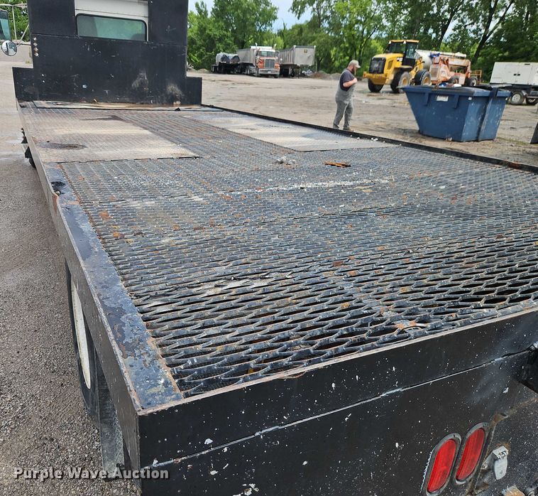 image for item EJ0086 2008 Kenworth T300 flatbed truck