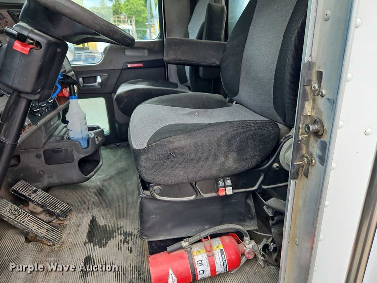 image for item EJ0086 2008 Kenworth T300 flatbed truck