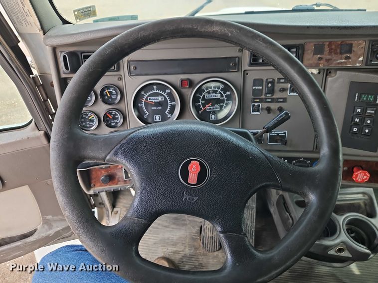 image for item EJ0086 2008 Kenworth T300 flatbed truck