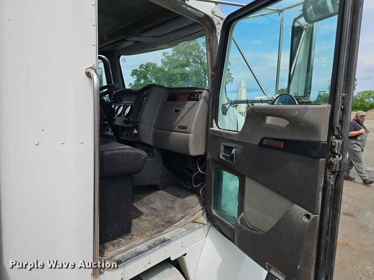 image for item EJ0086 2008 Kenworth T300 flatbed truck