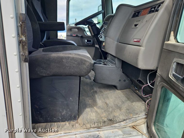 image for item EJ0086 2008 Kenworth T300 flatbed truck