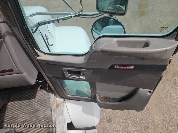 image for item EJ0086 2008 Kenworth T300 flatbed truck