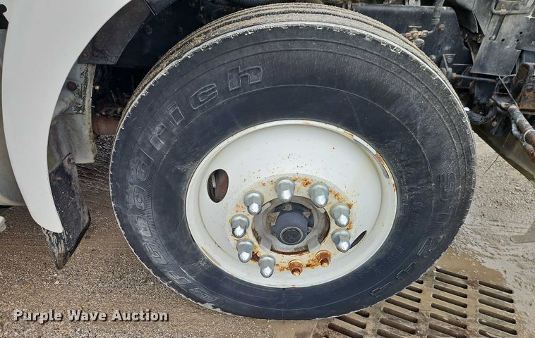 image for item EJ0086 2008 Kenworth T300 flatbed truck