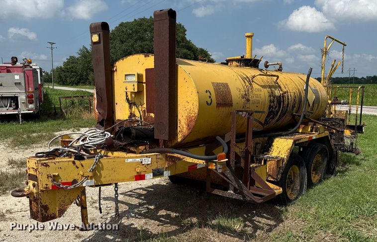 image for item EJ3830 1987 Etnyre MU10TND oil distributor trailer