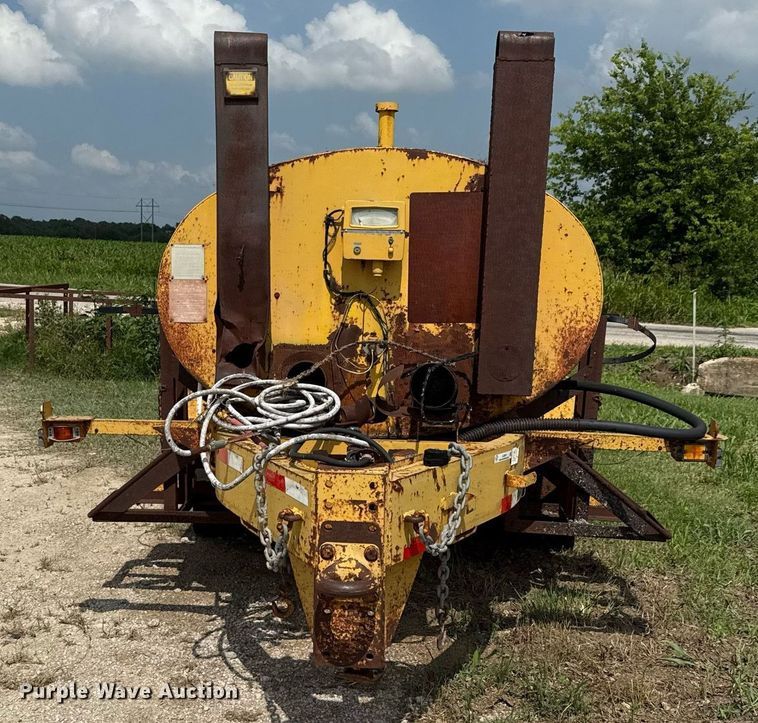 image for item EJ3830 1987 Etnyre MU10TND oil distributor trailer