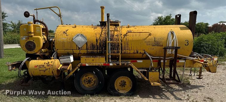 image for item EJ3830 1987 Etnyre MU10TND oil distributor trailer