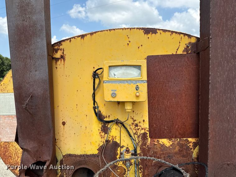 image for item EJ3830 1987 Etnyre MU10TND oil distributor trailer