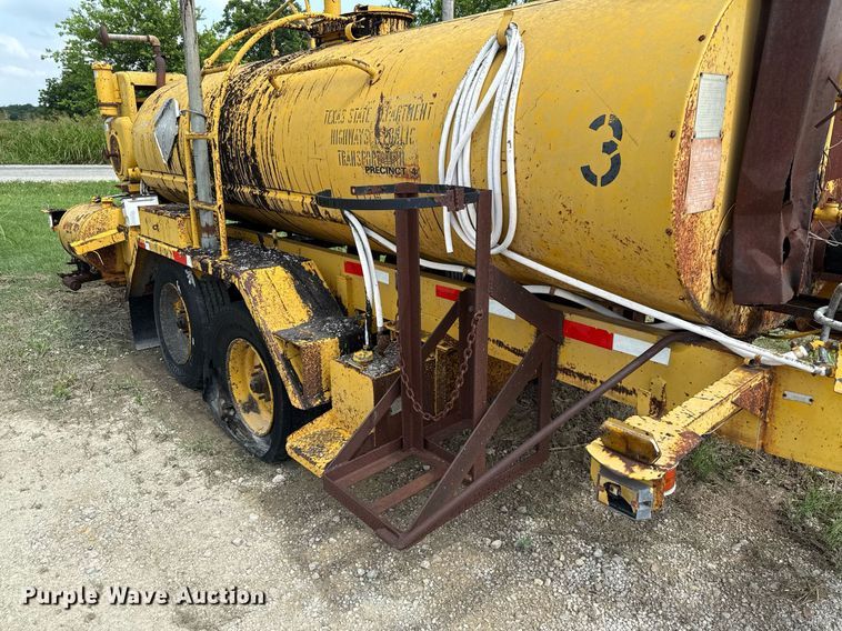 image for item EJ3830 1987 Etnyre MU10TND oil distributor trailer