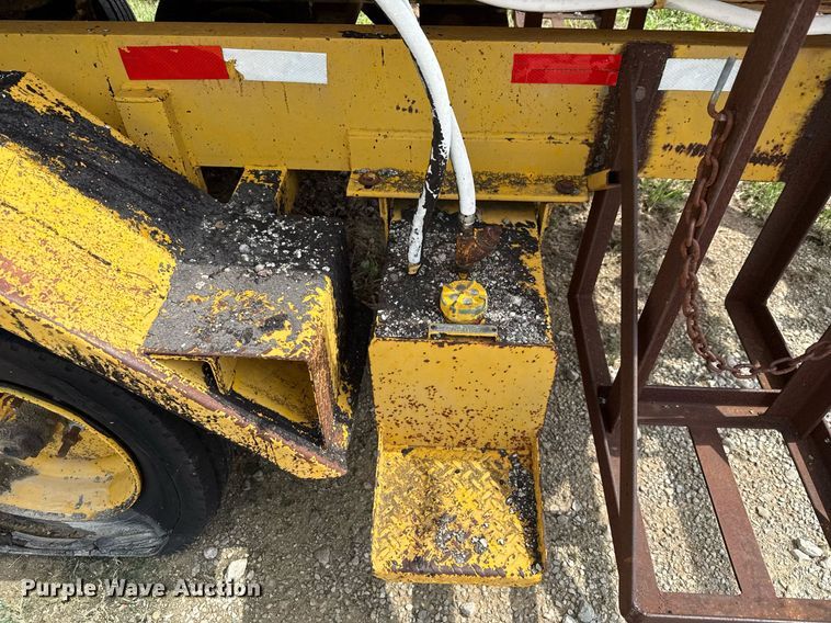 image for item EJ3830 1987 Etnyre MU10TND oil distributor trailer