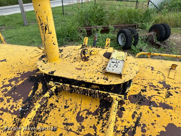 image for item EJ3830 1987 Etnyre MU10TND oil distributor trailer