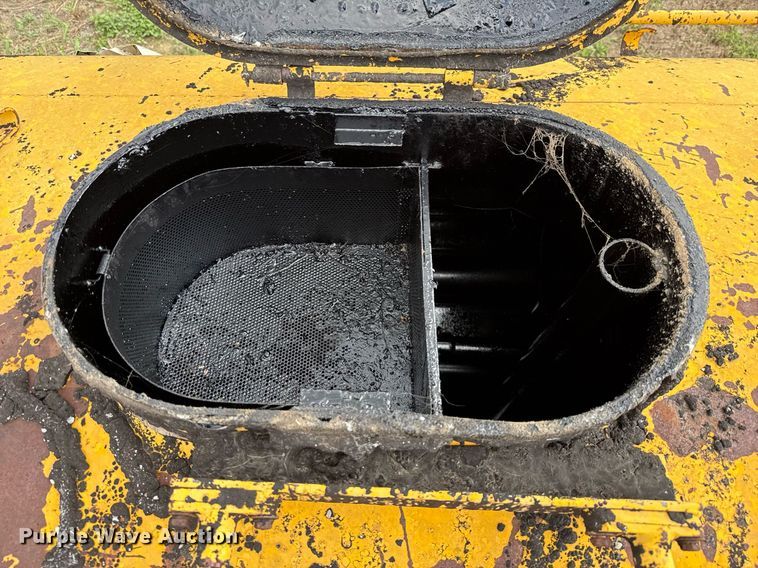 image for item EJ3830 1987 Etnyre MU10TND oil distributor trailer