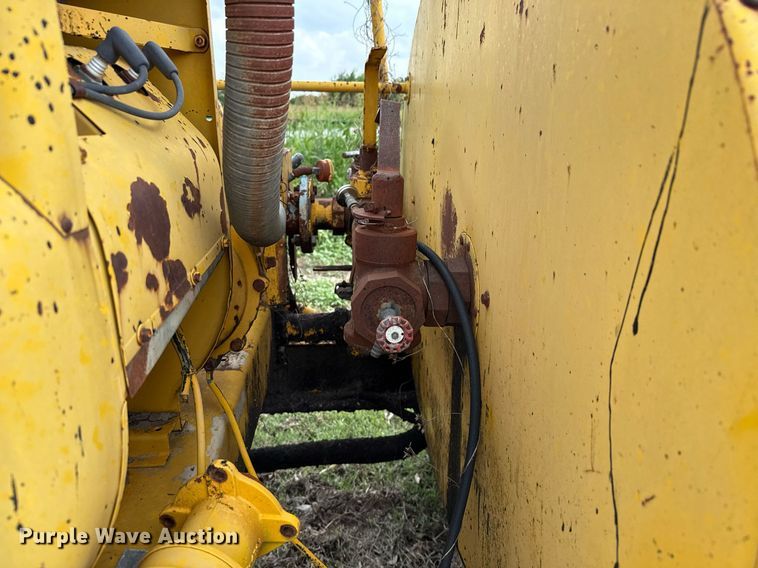 image for item EJ3830 1987 Etnyre MU10TND oil distributor trailer