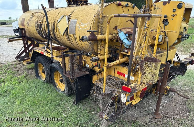 image for item EJ3830 1987 Etnyre MU10TND oil distributor trailer