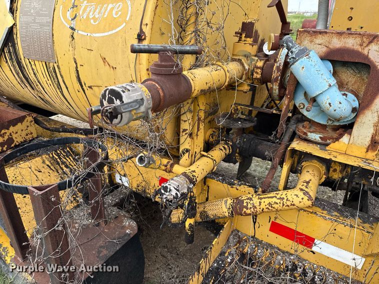 image for item EJ3830 1987 Etnyre MU10TND oil distributor trailer