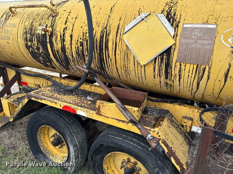 image for item EJ3830 1987 Etnyre MU10TND oil distributor trailer