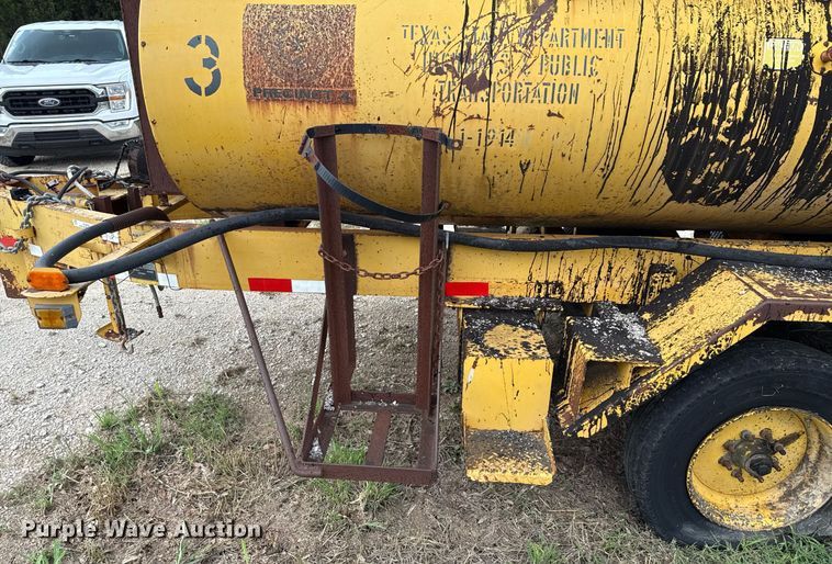 image for item EJ3830 1987 Etnyre MU10TND oil distributor trailer