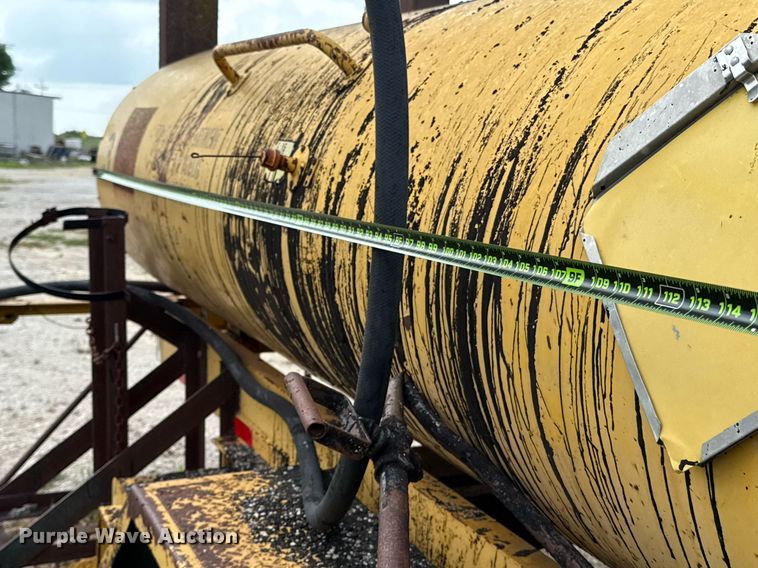 image for item EJ3830 1987 Etnyre MU10TND oil distributor trailer