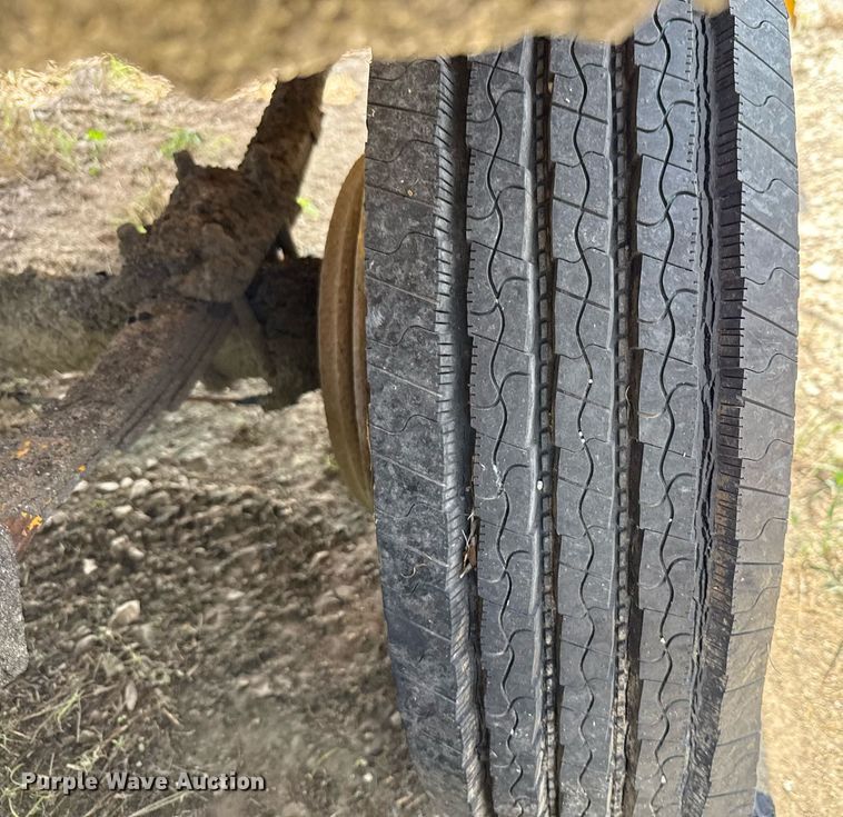 image for item EJ3830 1987 Etnyre MU10TND oil distributor trailer