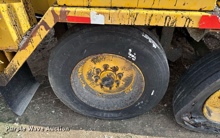 image for item EJ3830 1987 Etnyre MU10TND oil distributor trailer